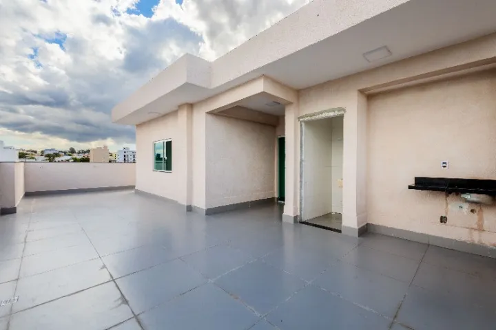 Cobertura Linear 150m², 3 quartos, sendo 1 suíte, com varanda, QN 01 Riacho Fundo I.