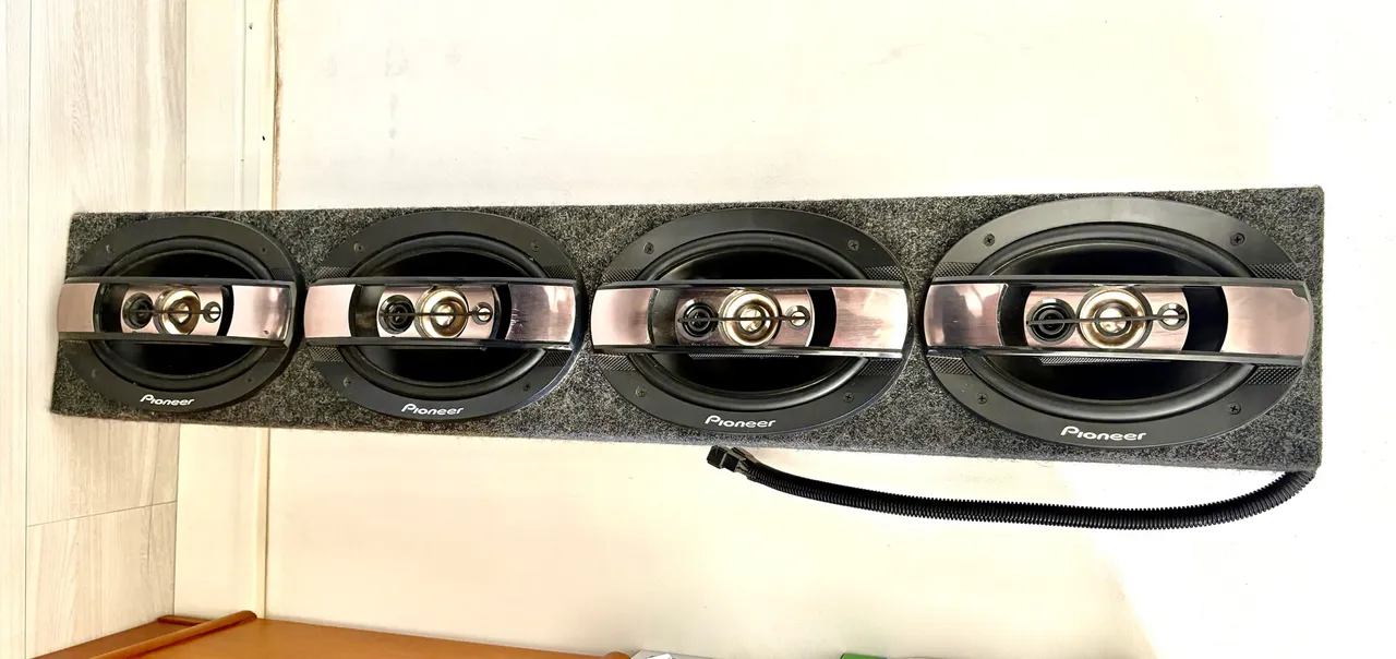 Caixa de som com 4 alto-falantes Pioneer 600RMS Total!!!