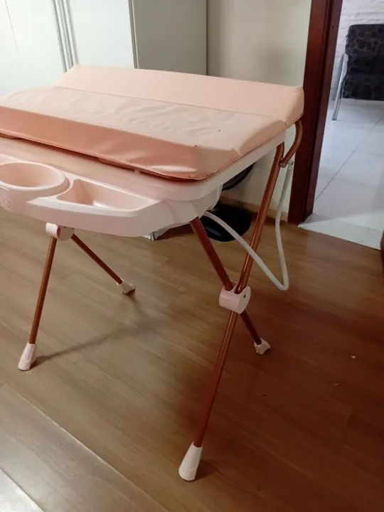 Trocador de bebê dobrável rosa - Foto 3
