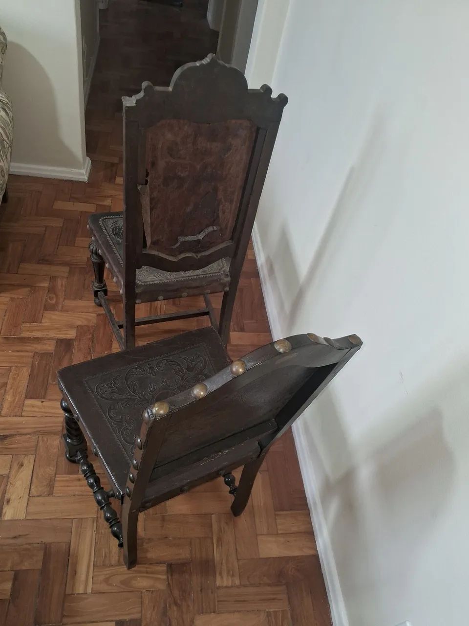 2 cadeiras antigas necessitando de reforma - Foto 3