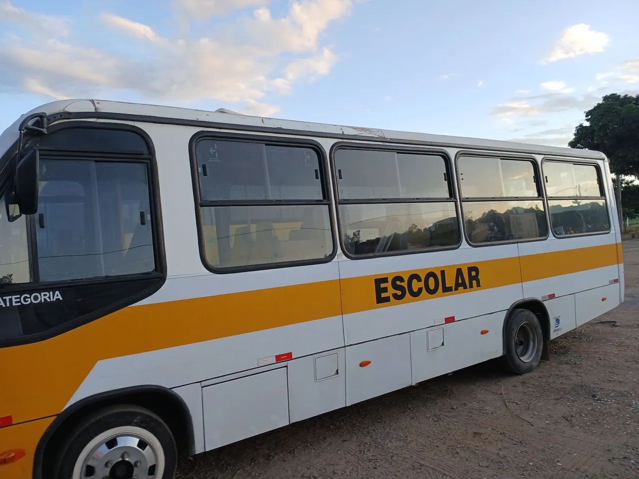  Novíssimo com 32 lugares  perfeito pra quem deseja trabalhar - Escolar ou fretamento.  - Foto 3