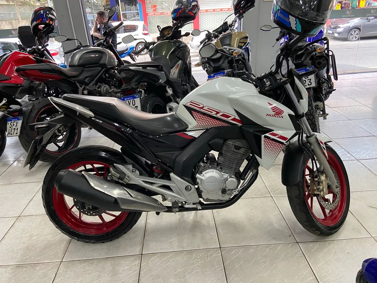 Oportunidade!!! CB 250 2021