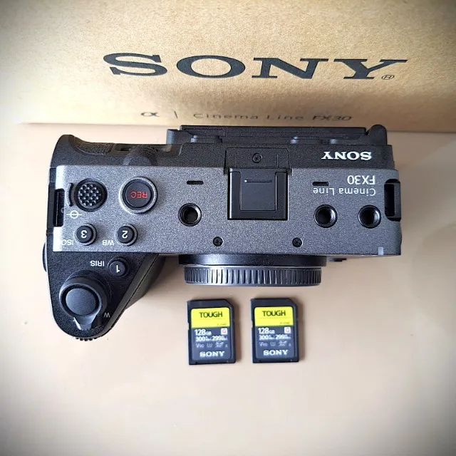FX30 nova na caixa + lente sigma DC DN 16mm 1:1.4 + 02 cartões TOUGH Sony 128GB V90 - Foto 4