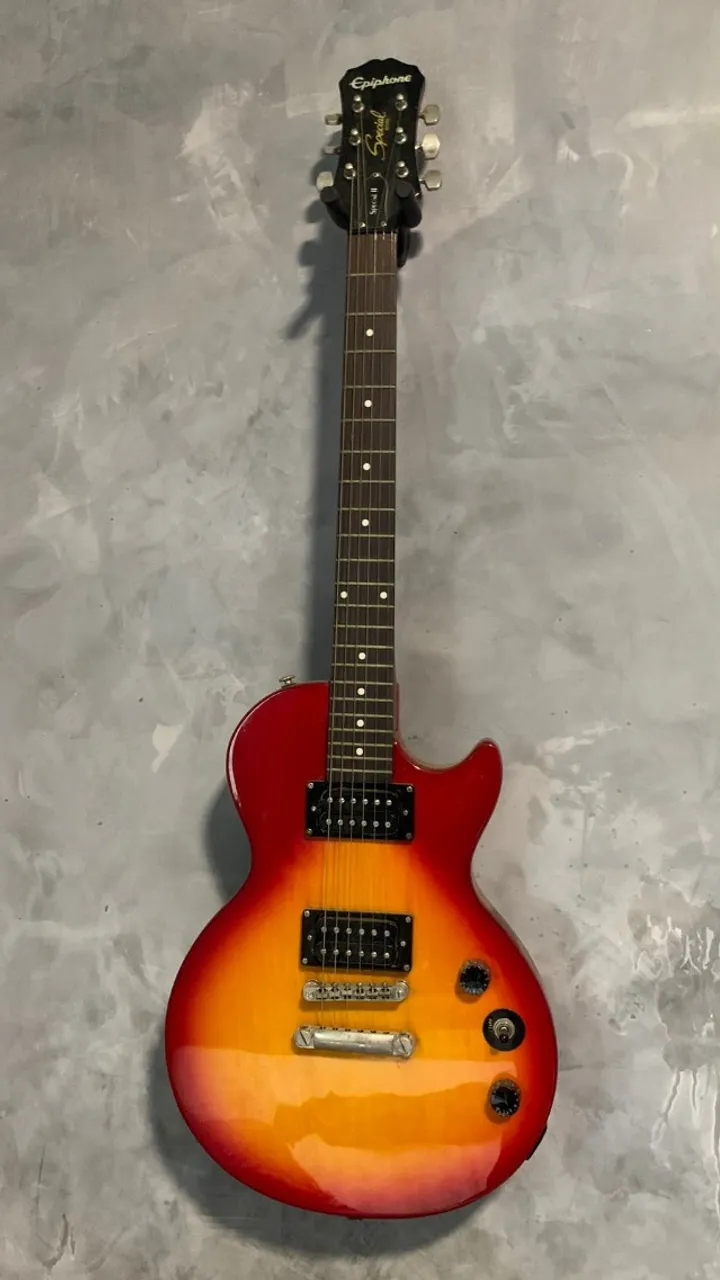 GUITARRA LES PAUL +  CUBO AMPLIFICADOR + CASE
