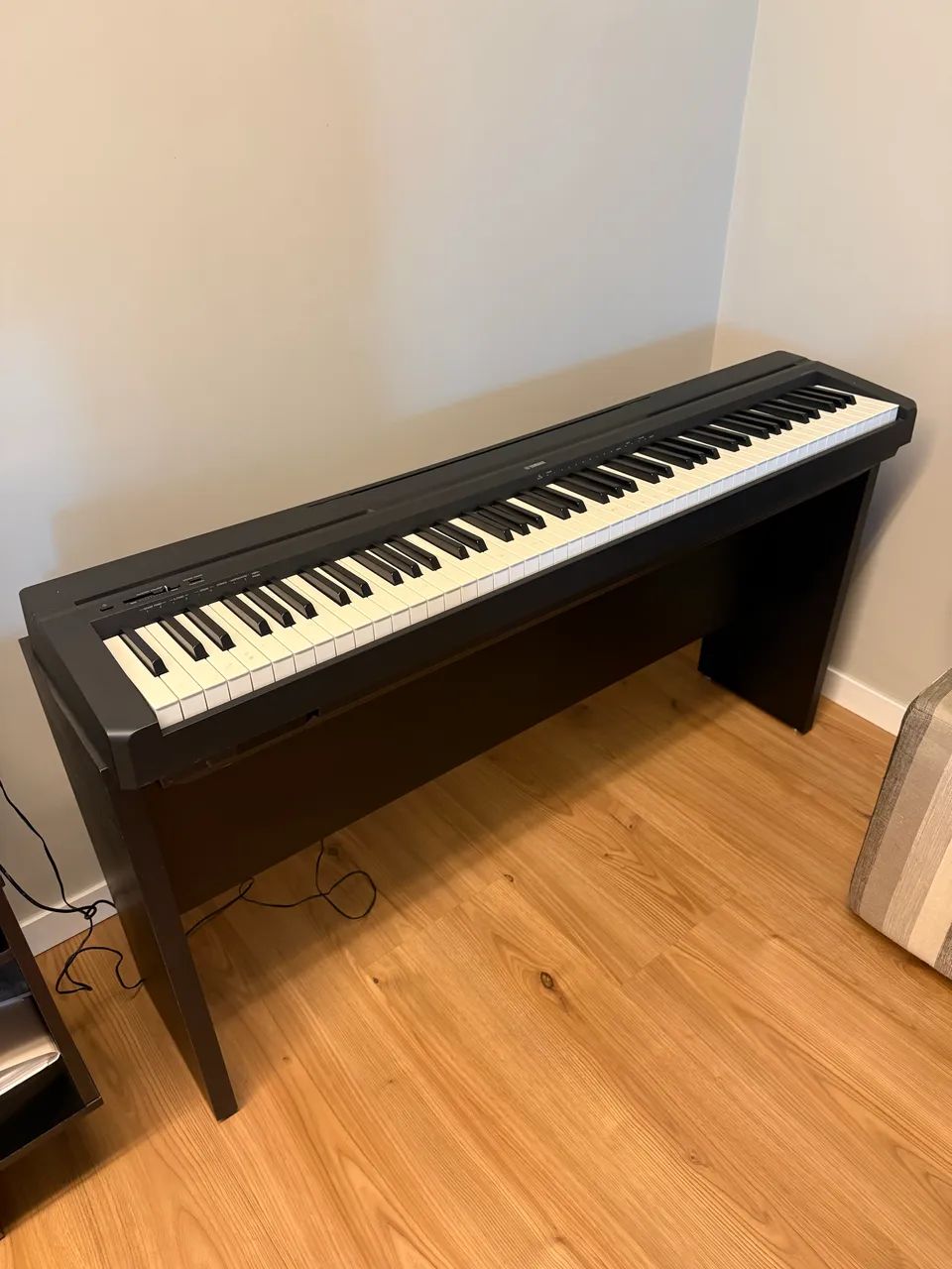 Yamaha P-95B - Piano Digital 88 Teclas Pesadas