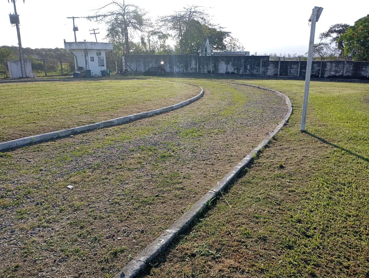 Serviço de jardinagem e limpeza de terrenos