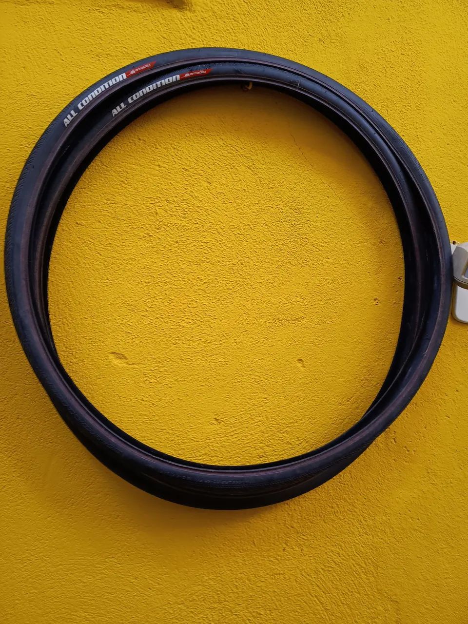 Pneu de bicicleta de competição  - Foto 3