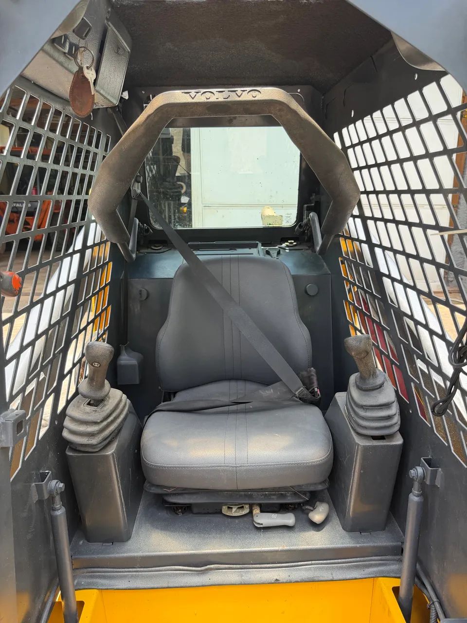 Mini Carregadeira Volvo MC80B Ano 2012 - Foto 6