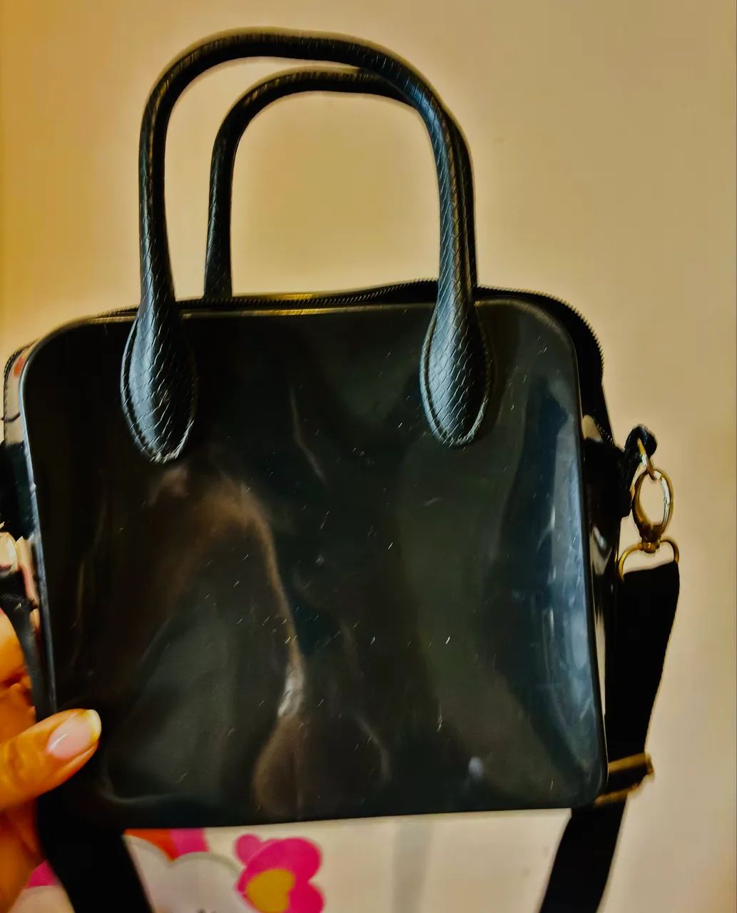 Bolsa Santa Lola Transversal Preta - Foto 5