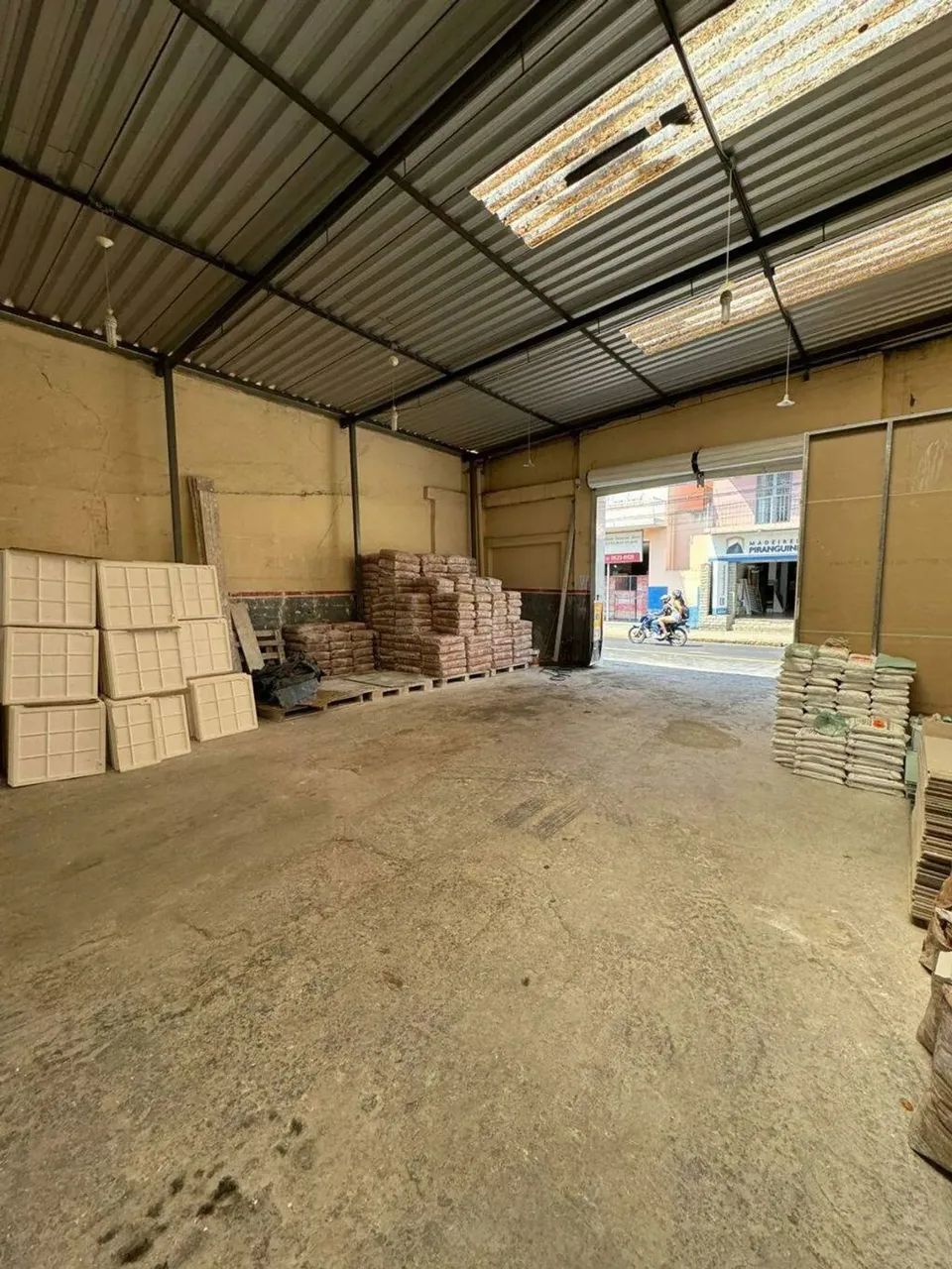 Galpão à venda em Itajubá, Avenida, com 200 m² - Foto 4