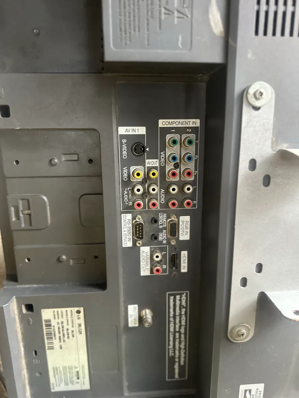  Tv LG 26LC2R com defeito não tem base não tem controle  - Foto 3