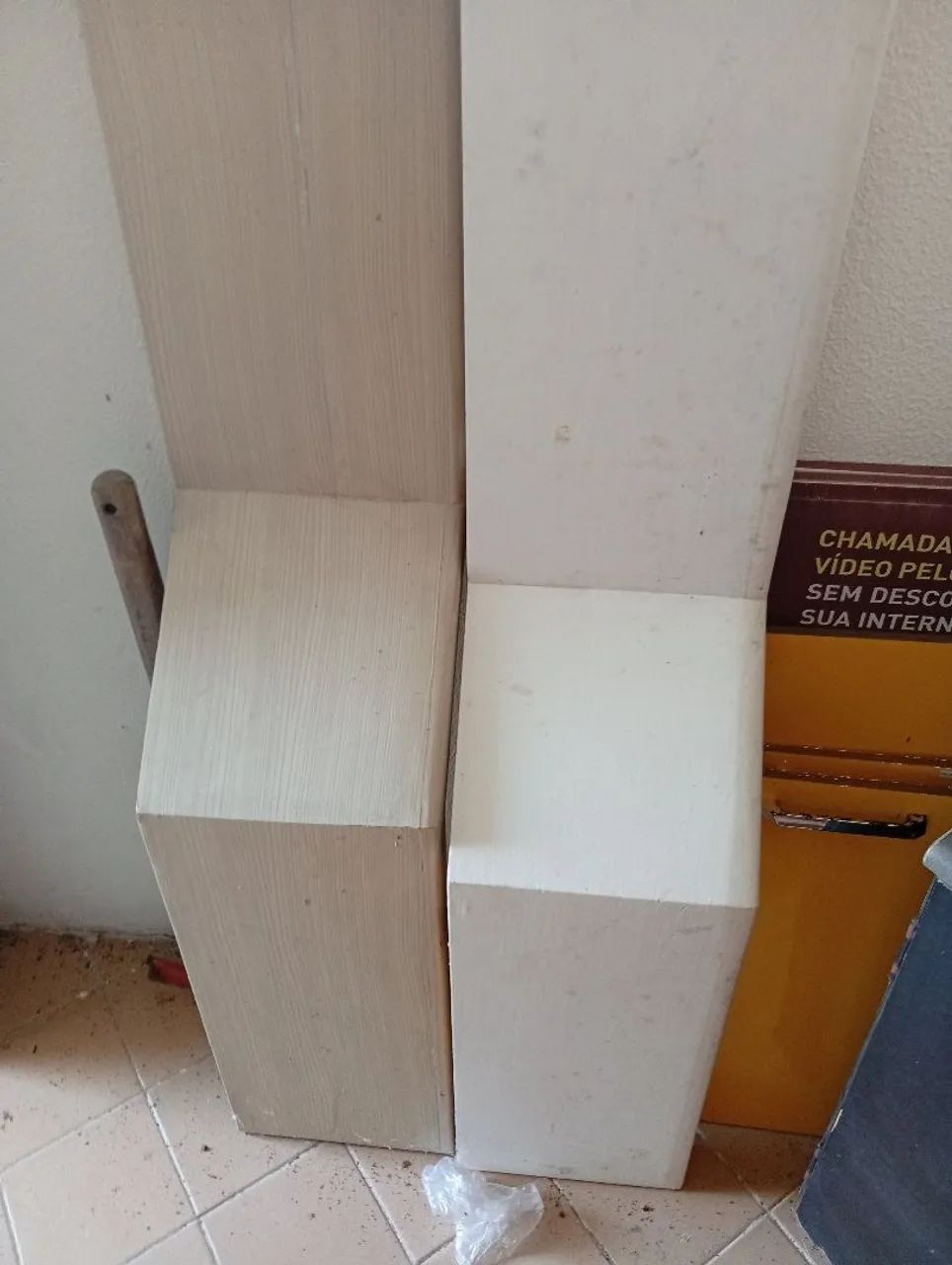 Vendo prateleira de madeira, pesada