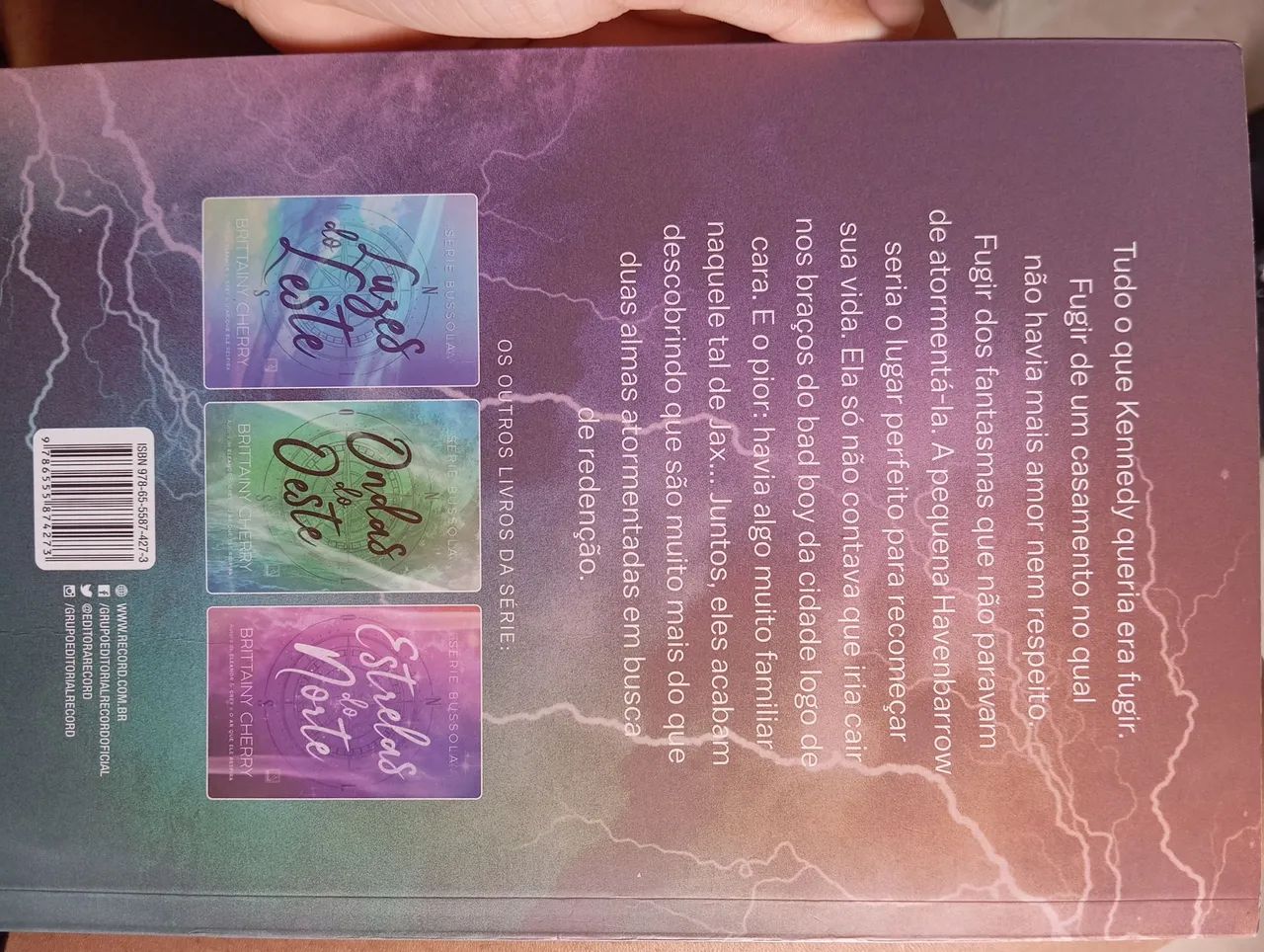 Série Bússola - 4 livros - Brittany Cherry - Foto 3