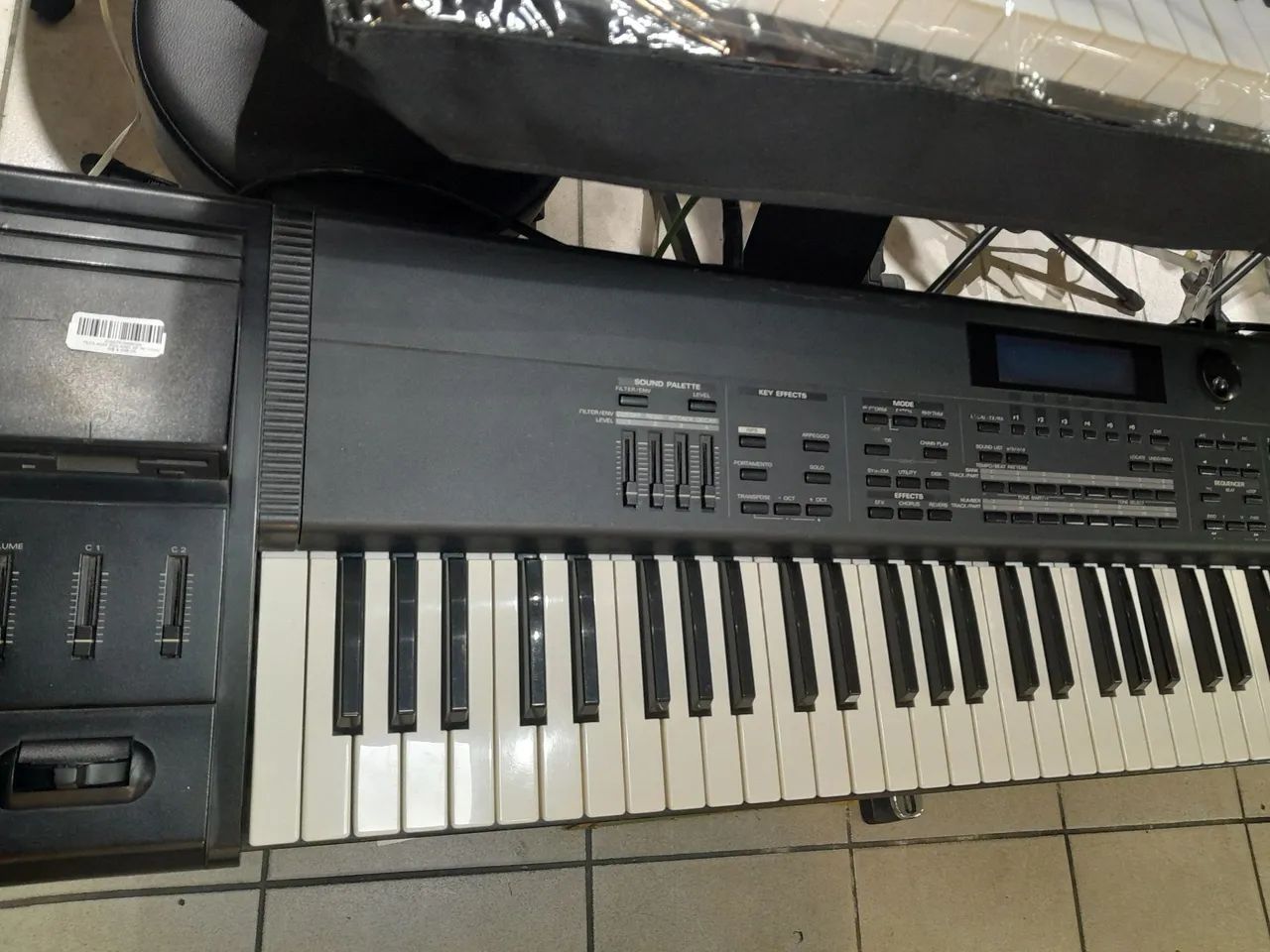 Teclado Roland XP 80 em ótimo estado de conservação  - Foto 6