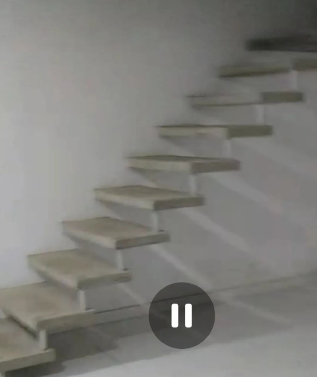 Baixei! Escada concreto flutuante - Foto 2