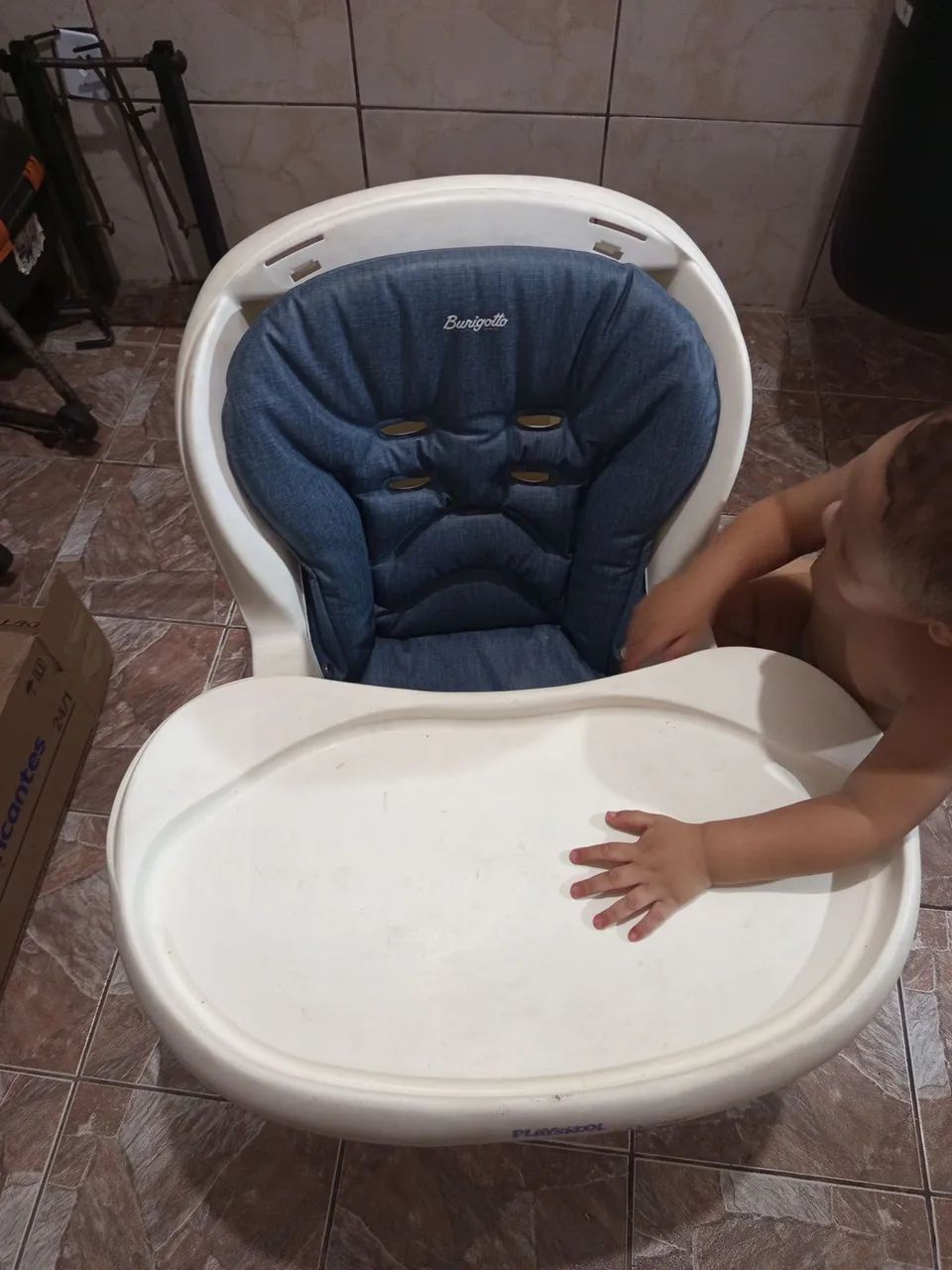 Cadeira de alimentação infantil