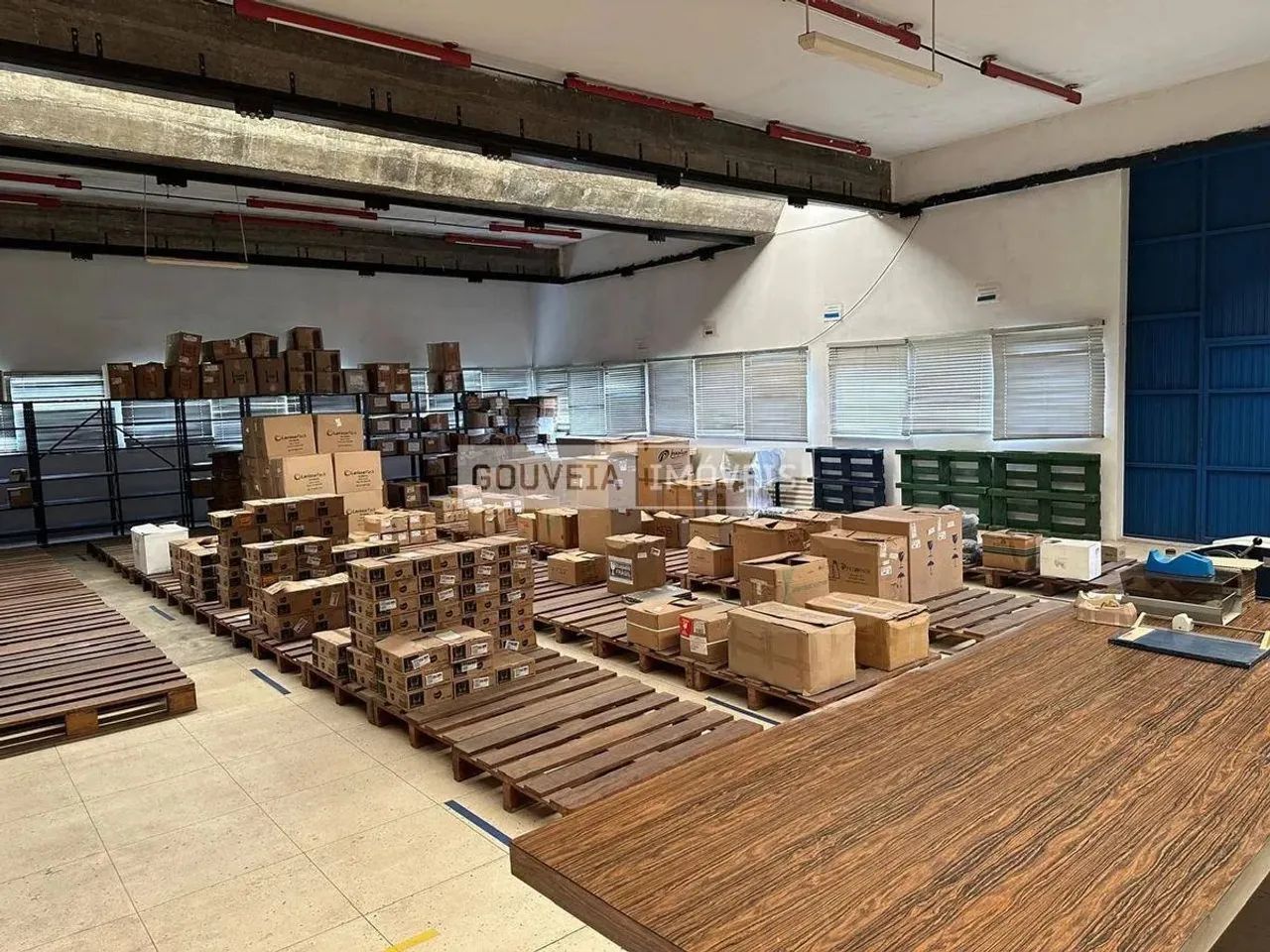 Barracão com 1.050 m² de Área Útil e 24.500 m² de Terreno, aluguel de R$ 32.000 + Taxas -  - Foto 11
