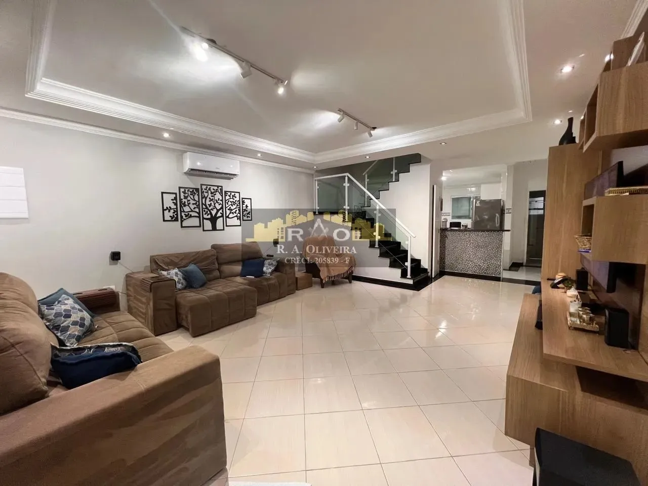Sobrado para Venda em Praia Grande, Maracanã, 3 dormitórios, 1 suíte, 3 banheiros, 2 vagas