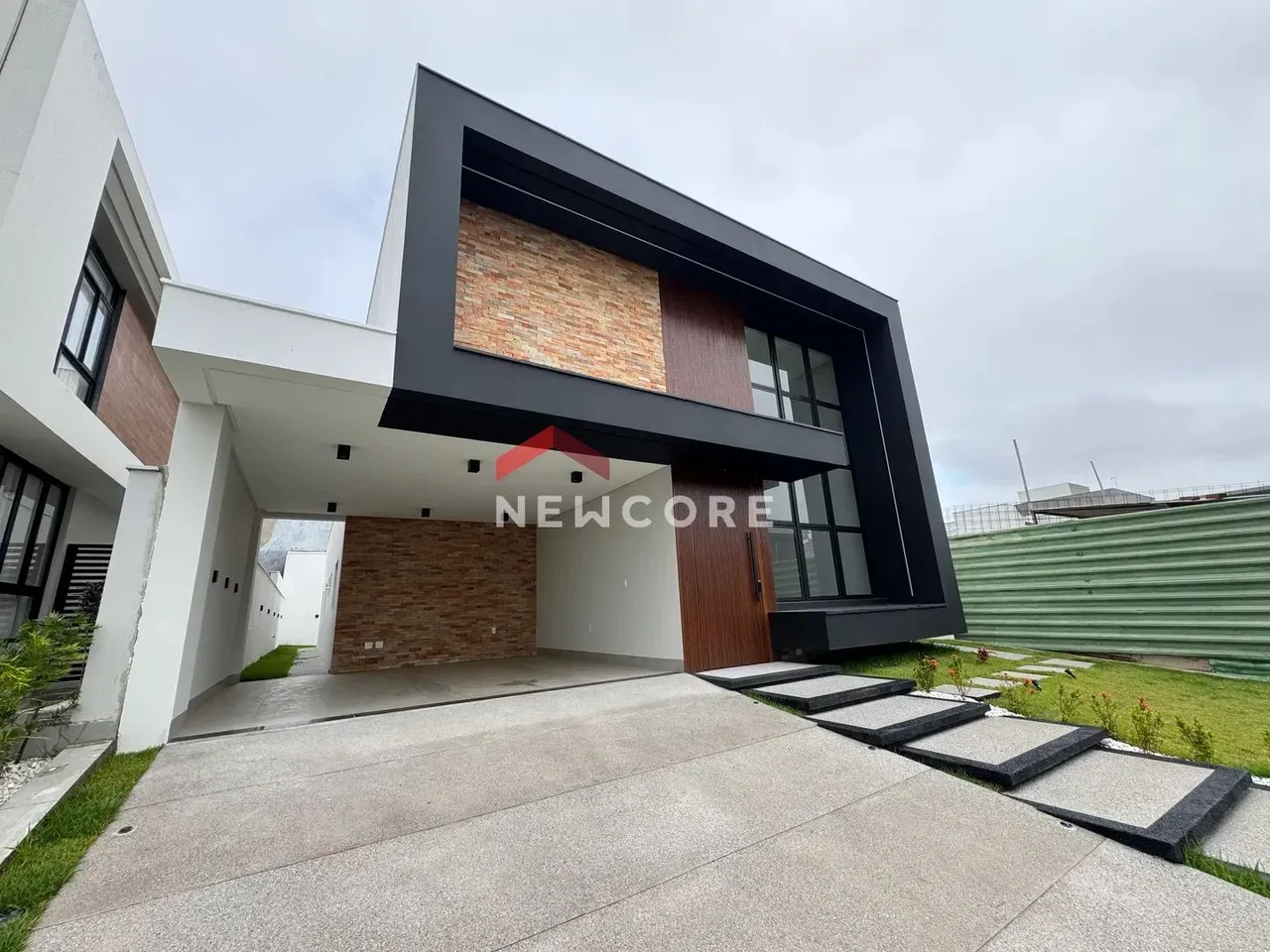 Casa de condomínio em Avenida João Wallig - Itararé - Campina Grande/PB