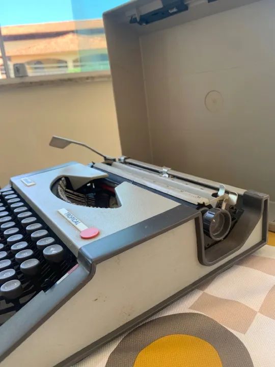 Máquina de escrever Olivetti Lettera 32 Tropical - Foto 3
