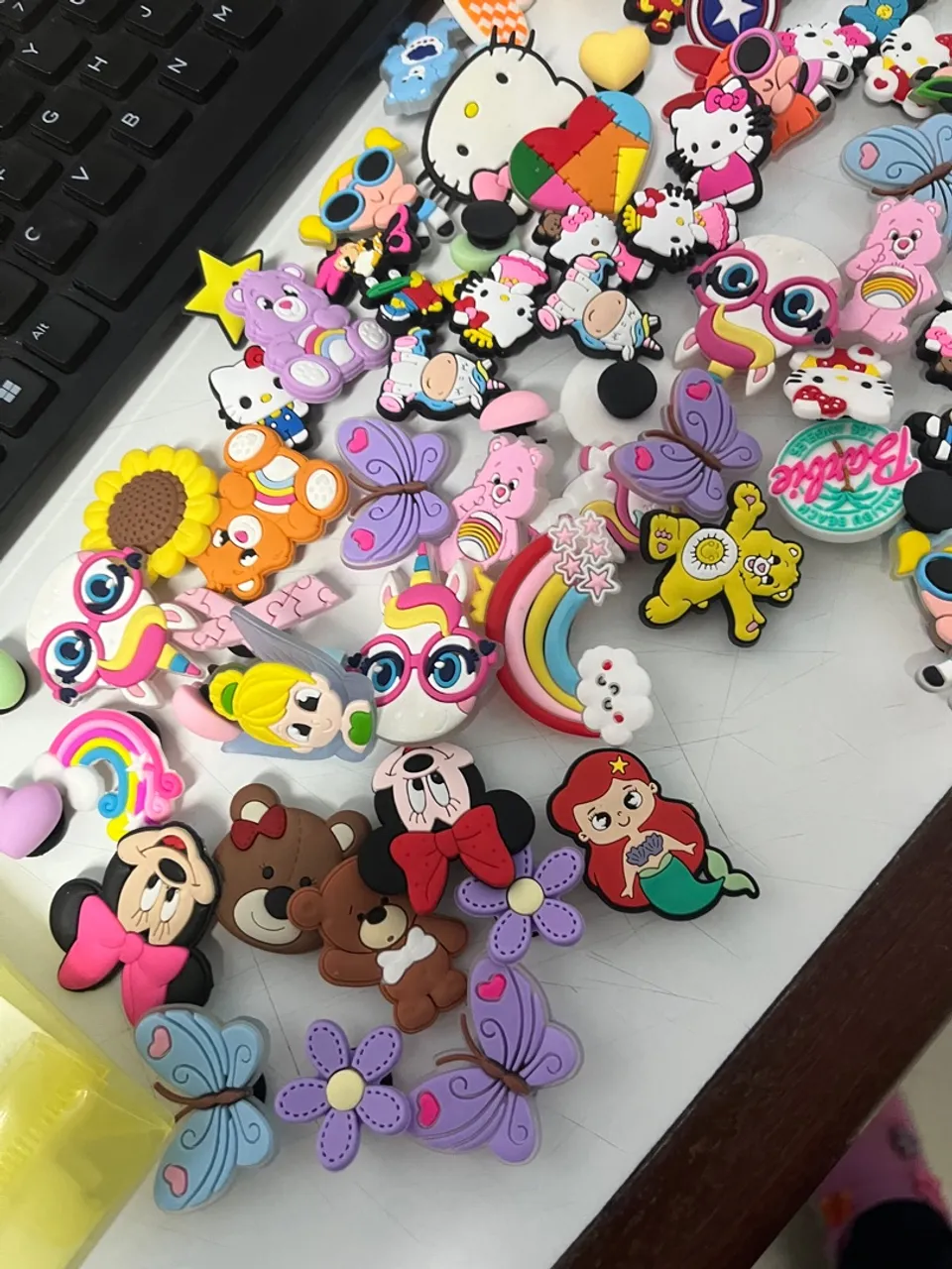 Enfeites de Crocs - Uma explosão de fofura!
