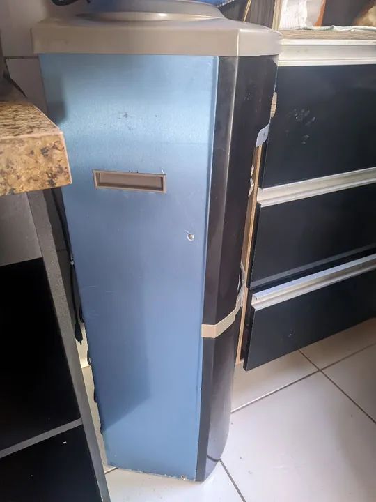 Bebedouro de água gelada e natural