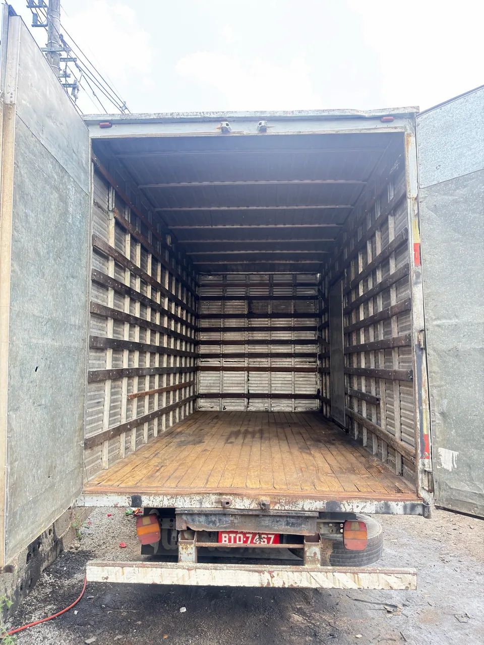 Vende-se baú carga seca 5 metros  - Foto 4