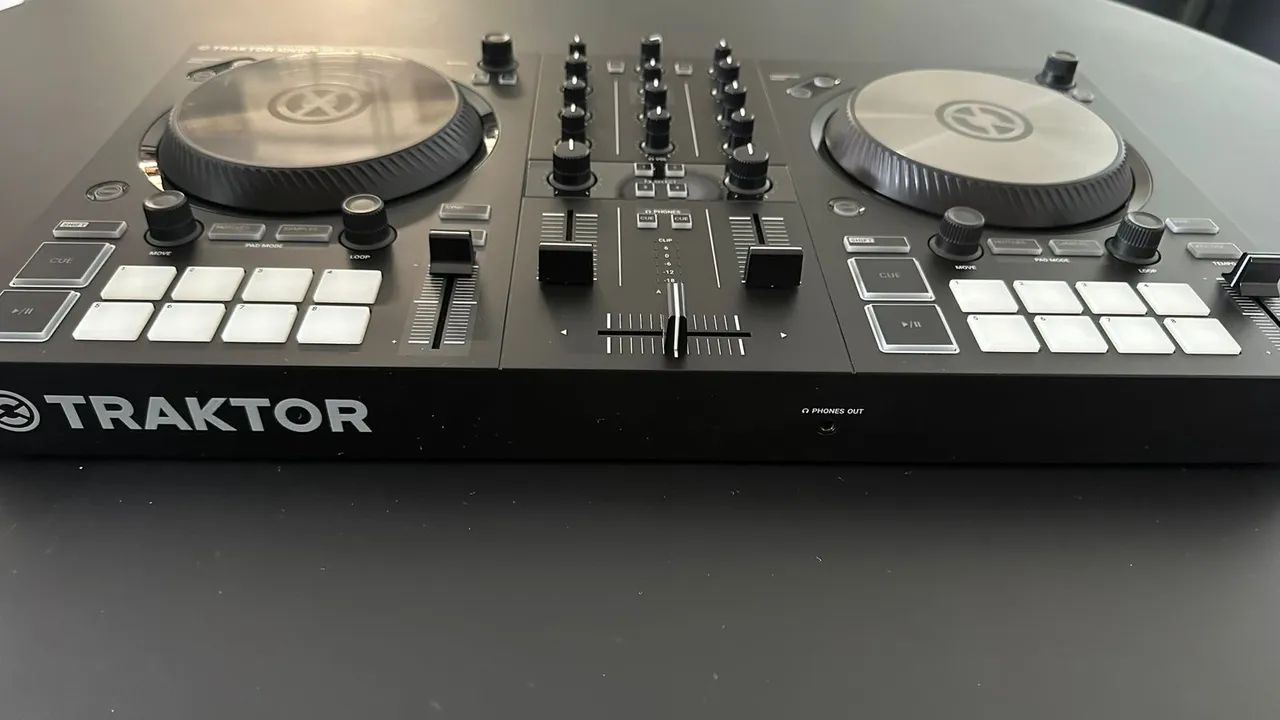 Controladora dj Native Traktor Kontrol S2 MK3 - Instrumentos