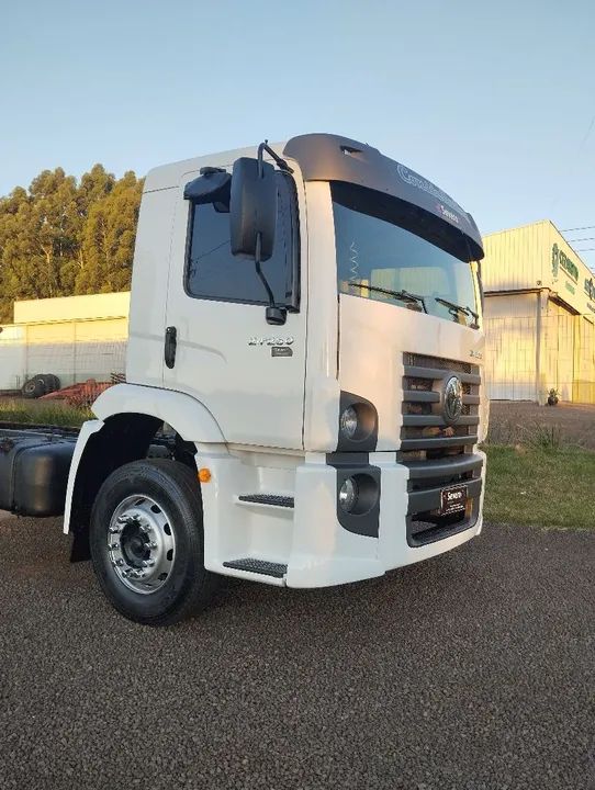 Volkswagen constellation 24.250  - Foto 4