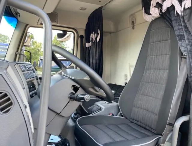 Volvo VM 270 2015 Carroceria, - Foto 4
