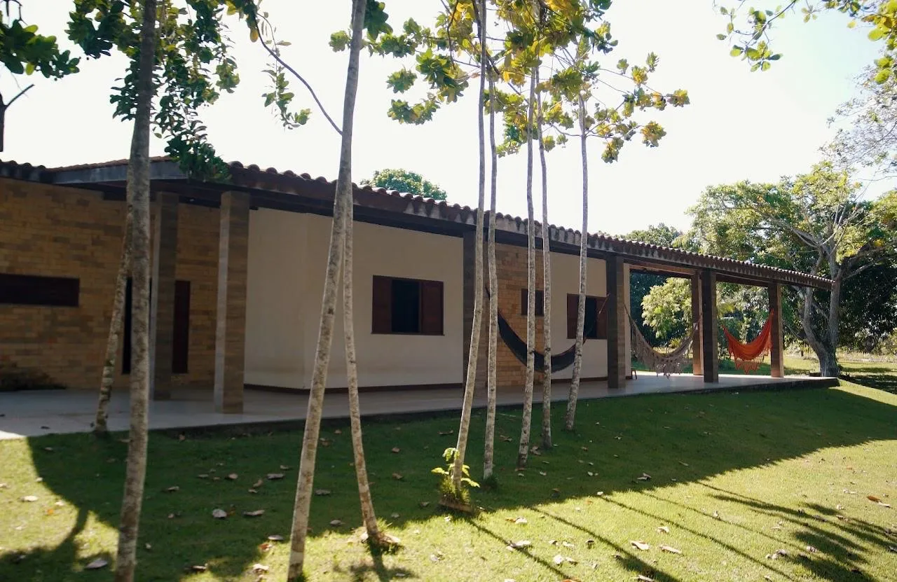 Casa de alto padrão com 8 suítes + natureza preservada no Litoral Norte da Bahia