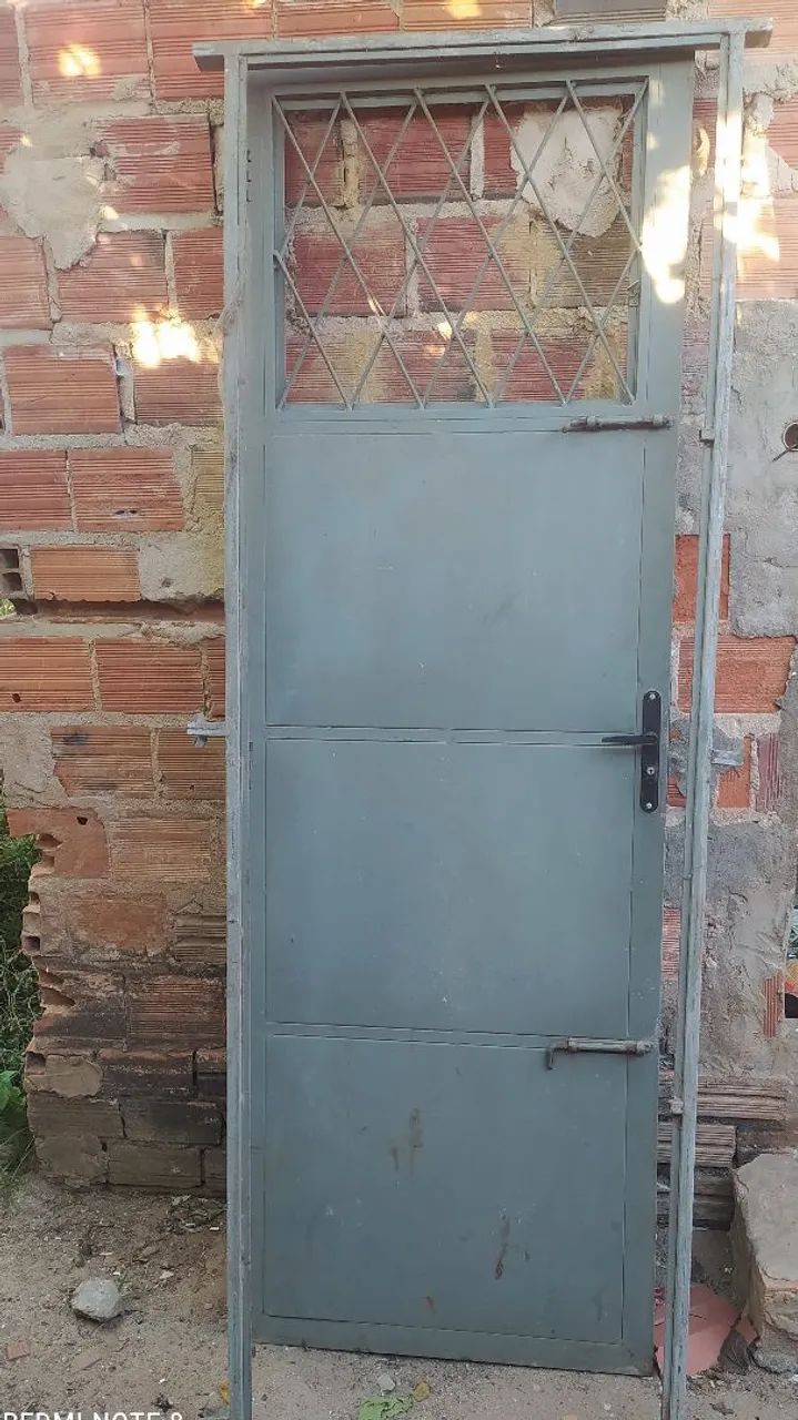 Porta de aço com grade,troco em celular.