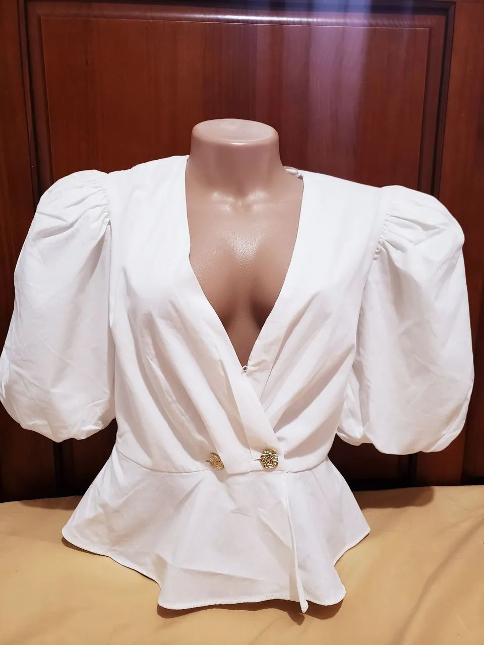 Blusa Branca Elegante com Manga Bufante