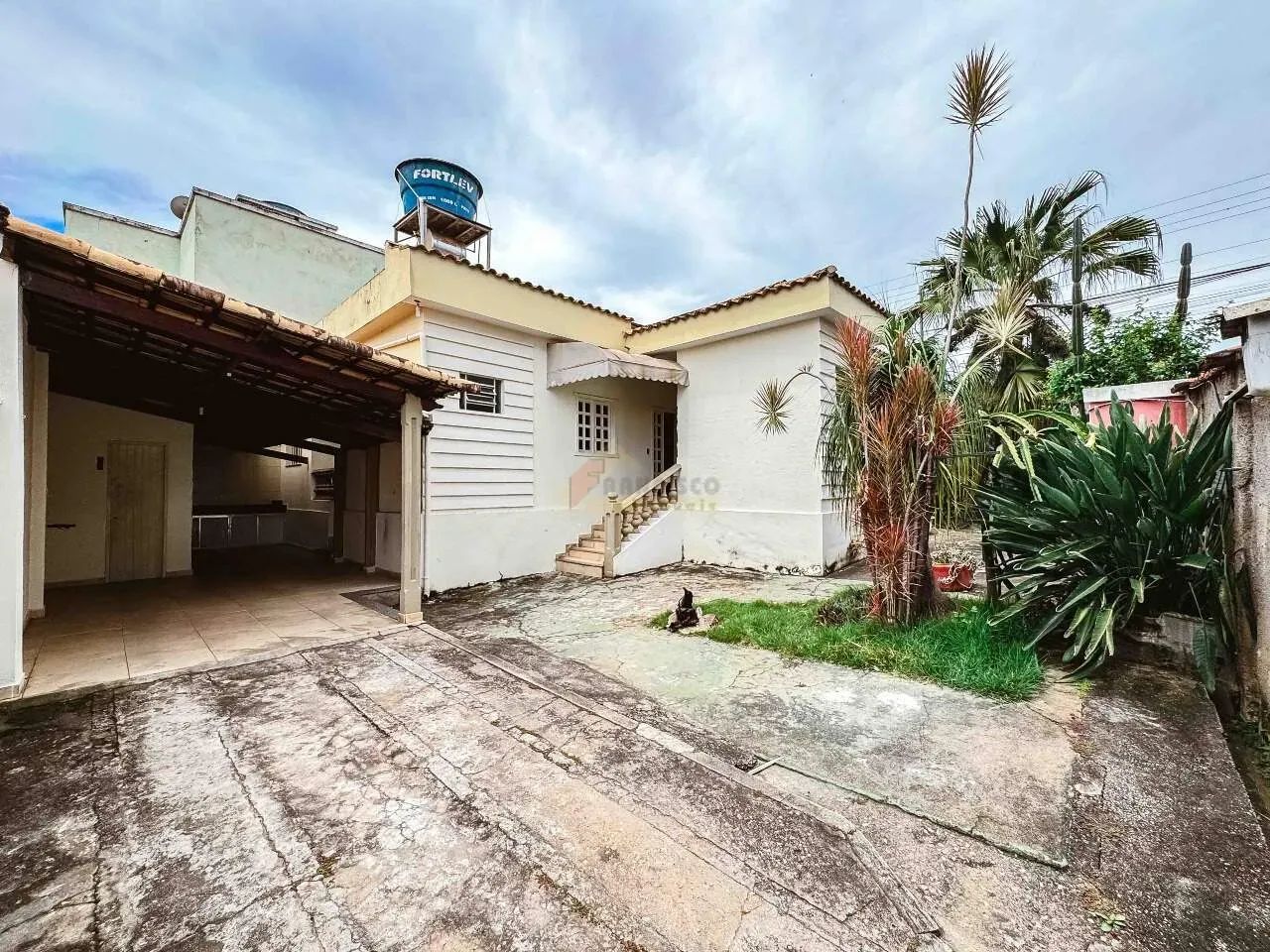 Casa Comercial para aluguel, 3 quartos, 1 suíte, 2 vagas, São José - Divinópolis/MG