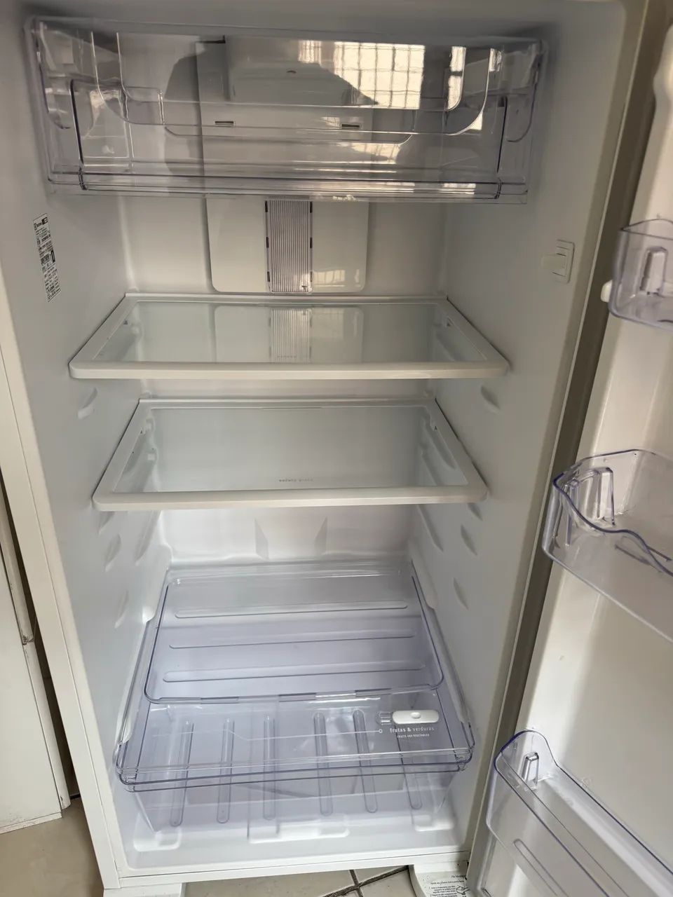 Refrigerador Electrolux Frost Free, 310 litros   - Foto 6