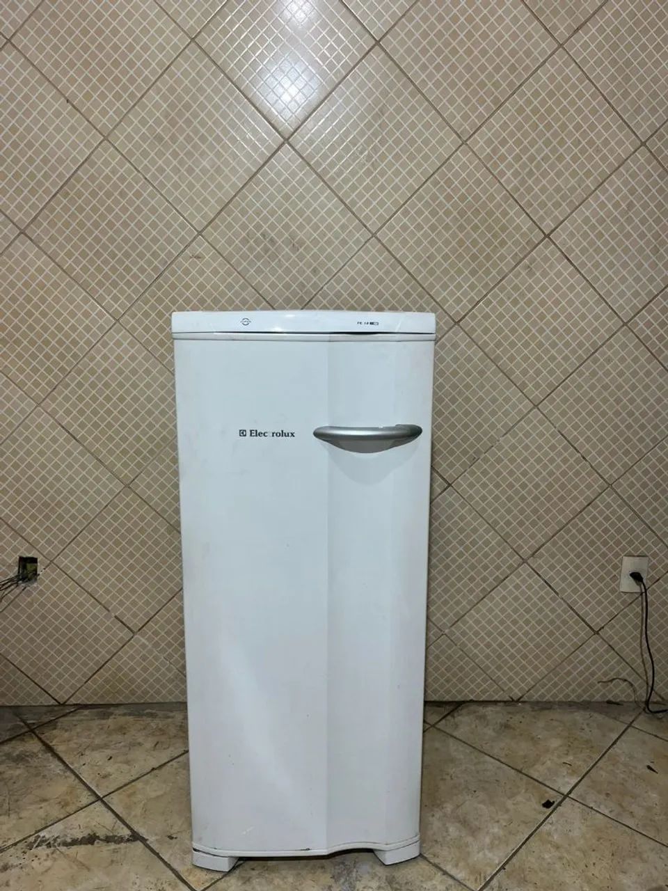 Freezer Eletrolux degelo 250L