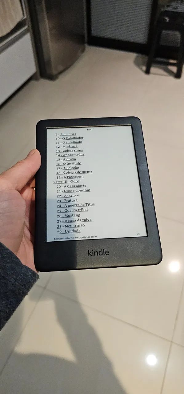 Kindle 10 geração preto com capinha transparente anti-impacto - Foto 3