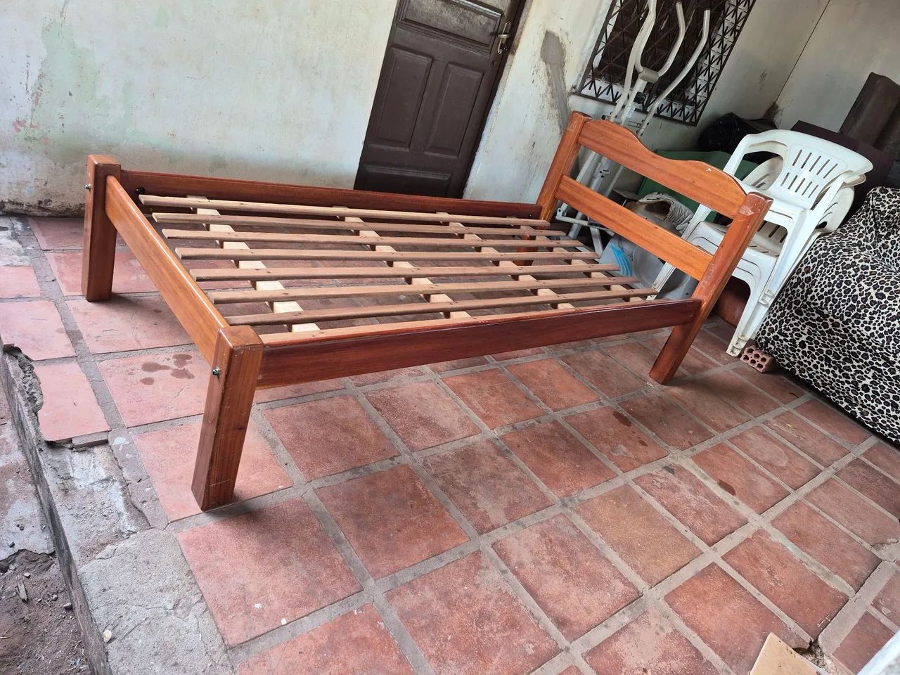 VENDO CAMA DE SOLTEIRO MADEIRA