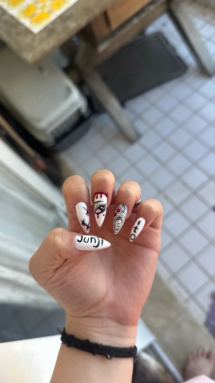 TRABALHO COM NAIL DESIGNER E COMO BABÁ DE PETS E CRIANÇAS  - Foto 3