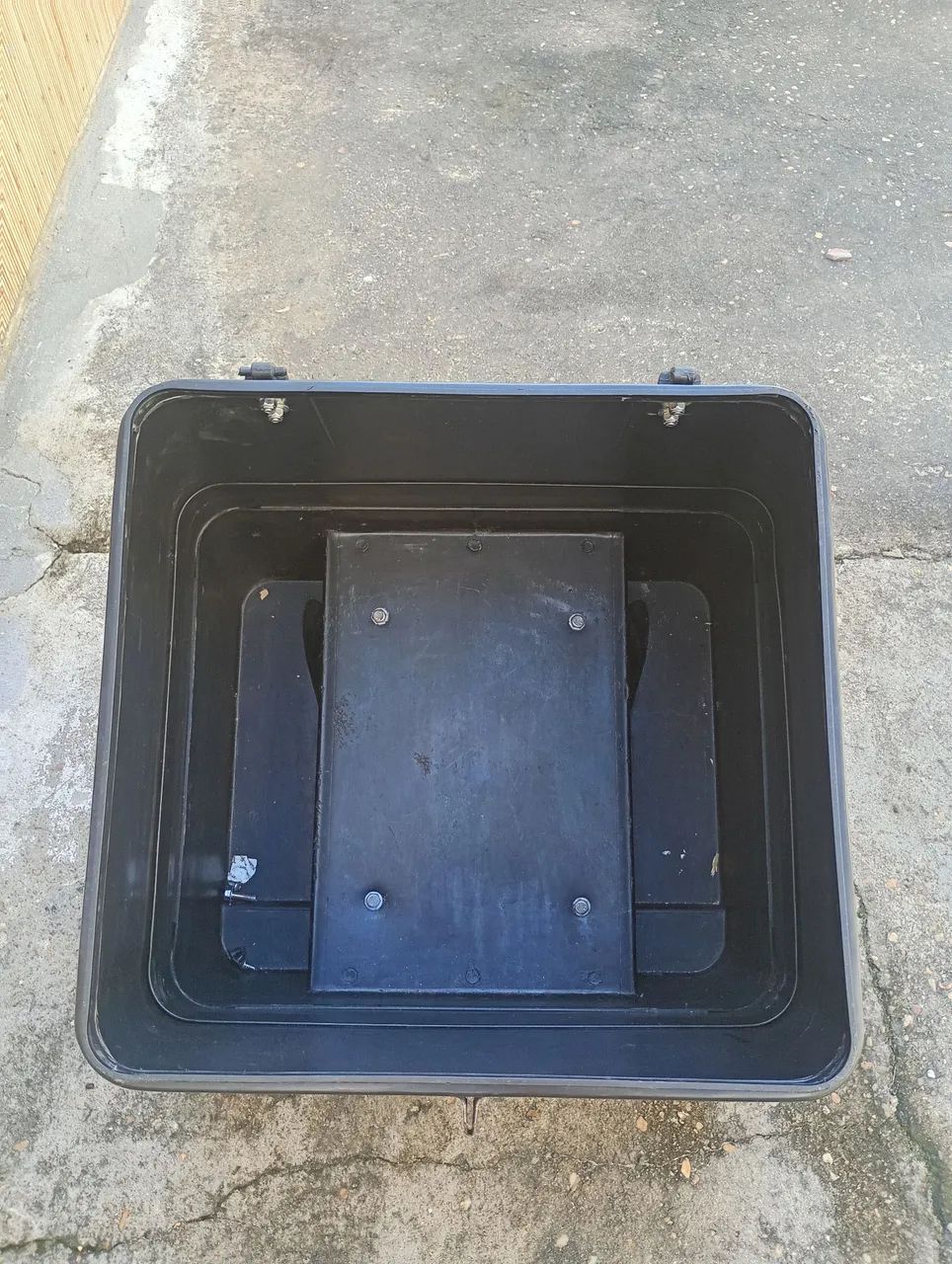 Vendo baú para moto 90 litros 