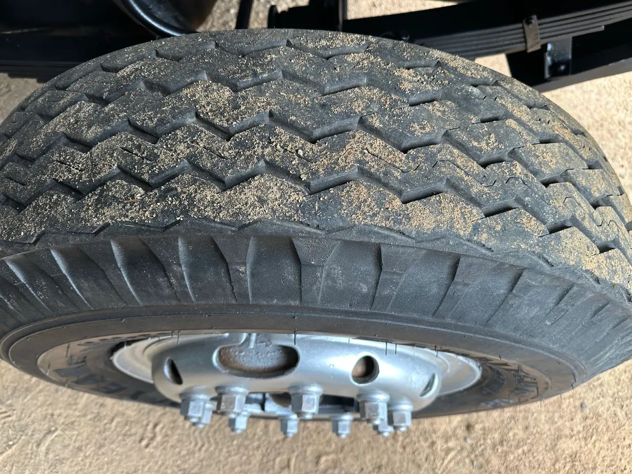 FORD CARGO 2622 CAÇAMBA TRAÇADO  - Foto 4