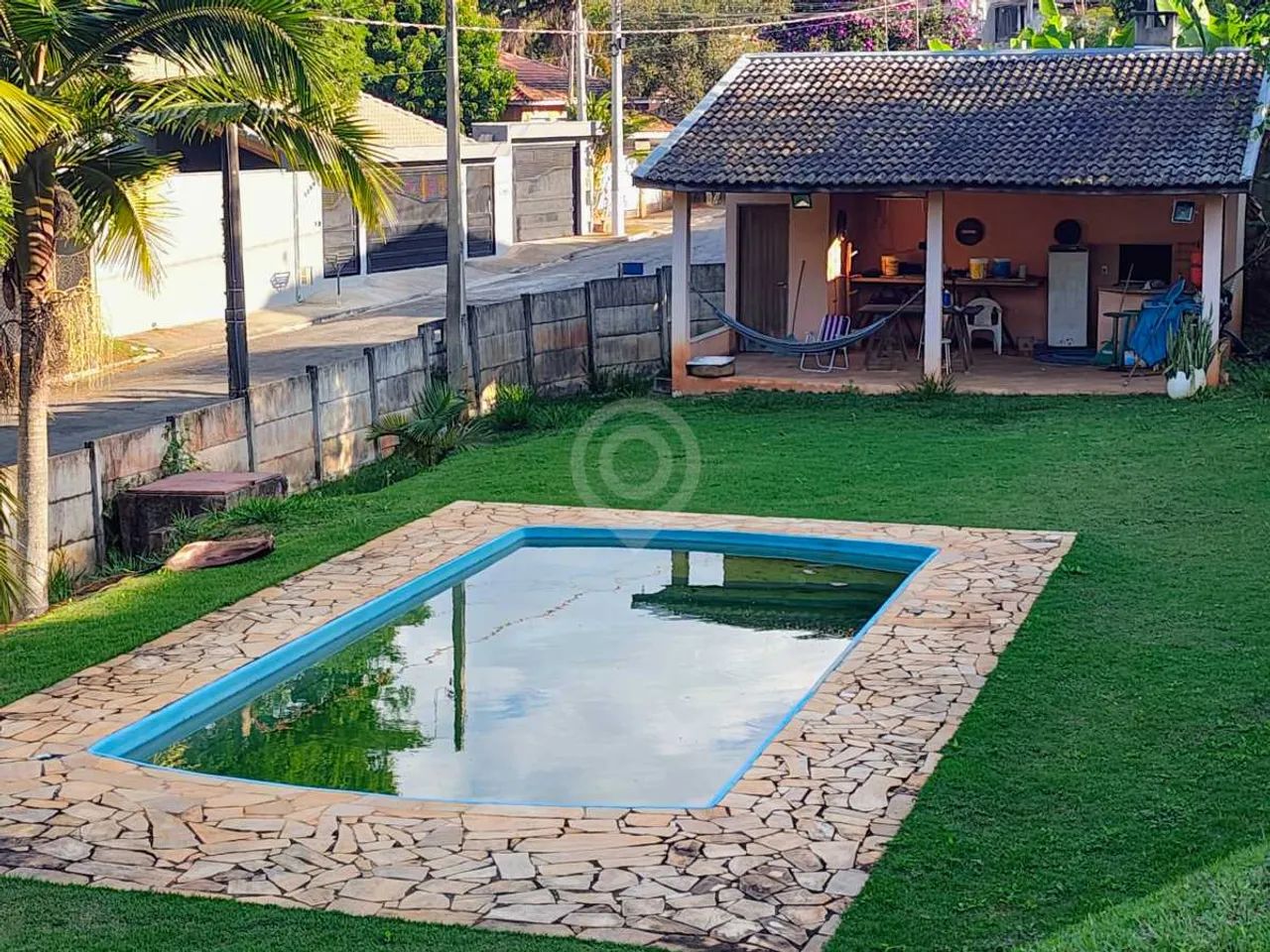 Casa de rua : / Residencial / Jardim Leonor