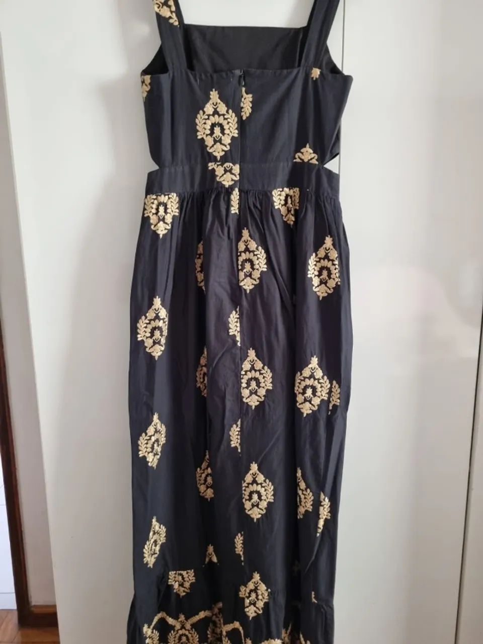 Vestido preto com bordados - Foto 3