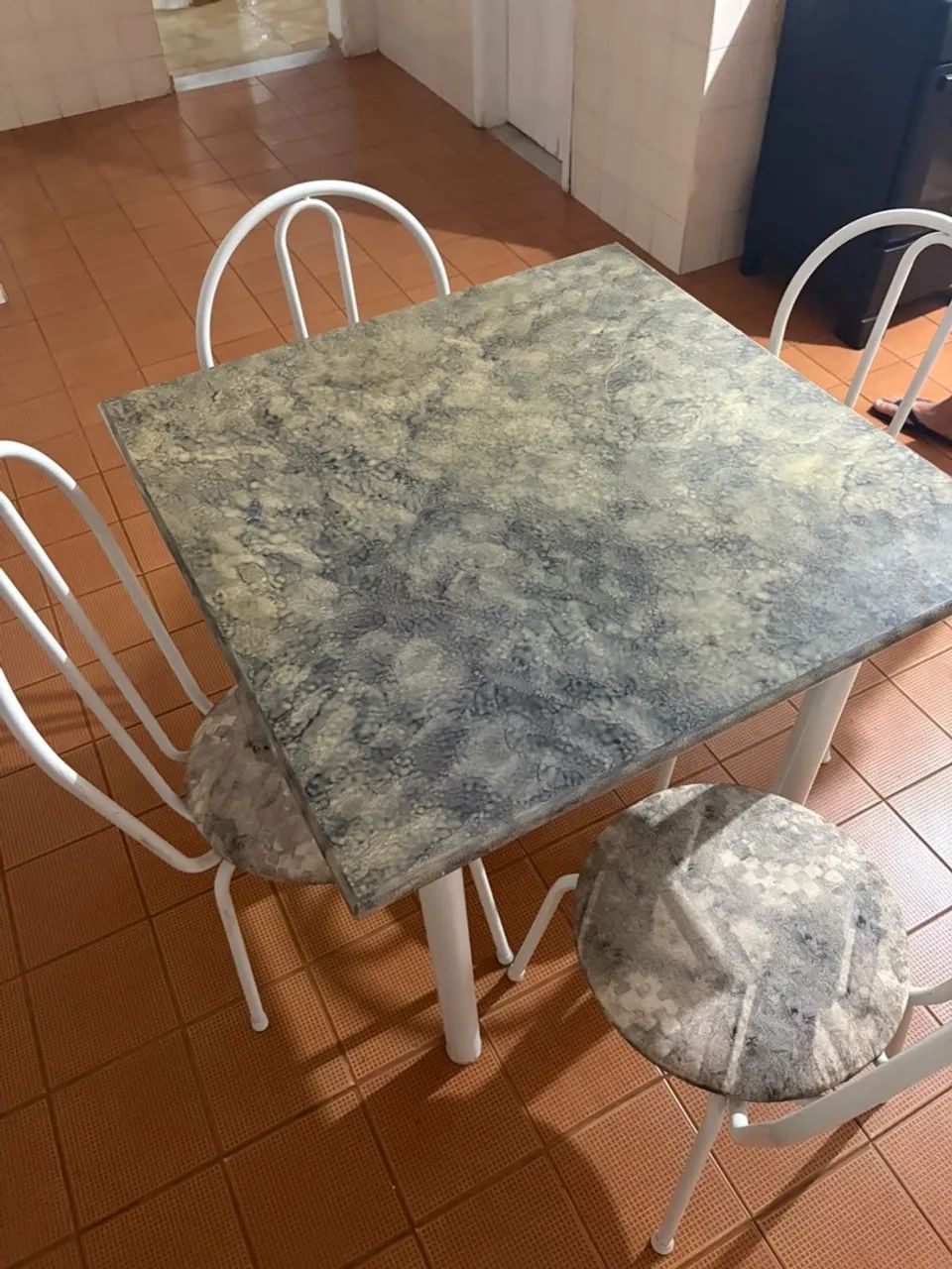 Mesa de Jantar com 4 Cadeiras - Conjunto Completo - Foto 3