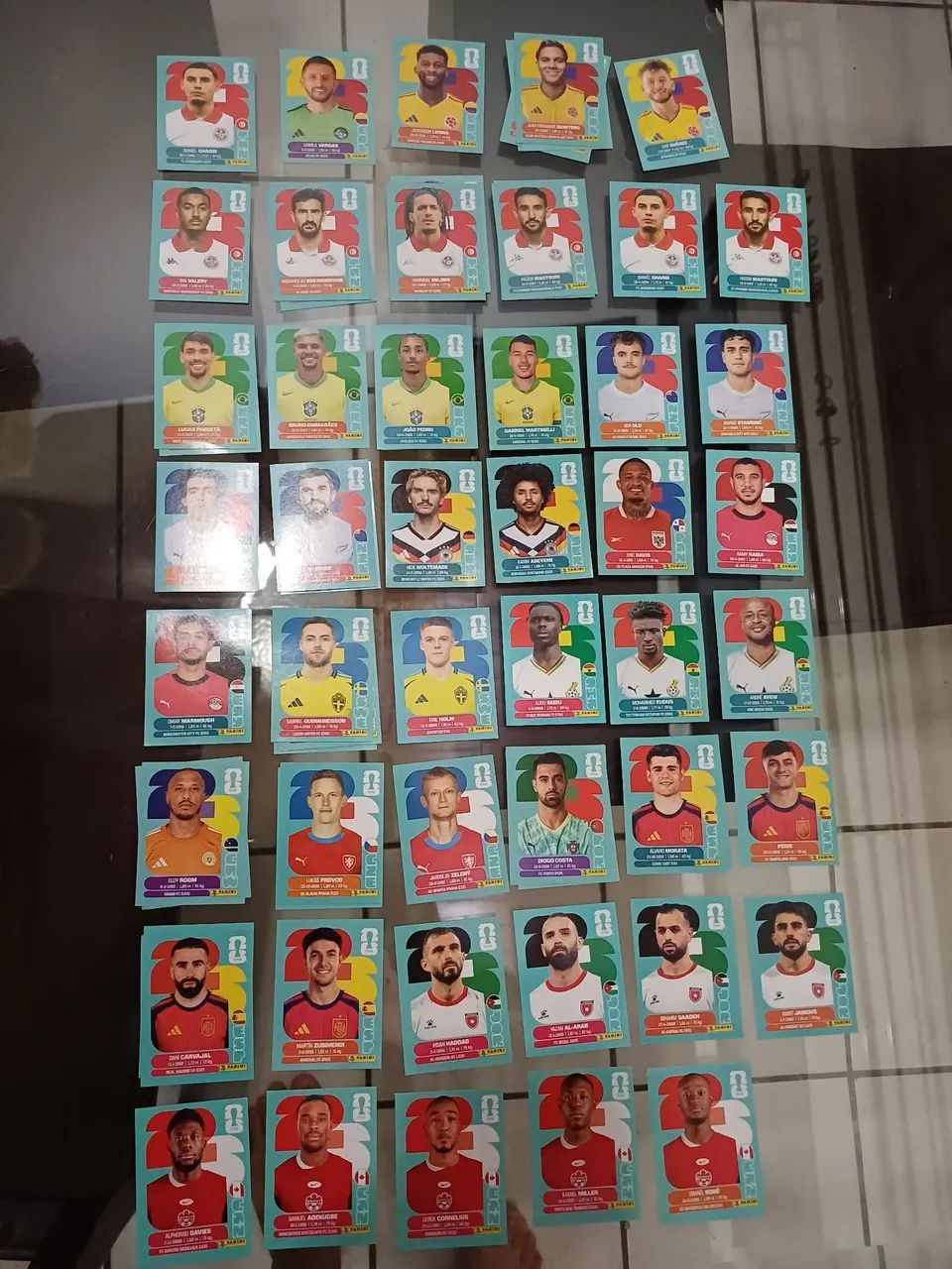 Lote com 171 figurinhas da copa 26
