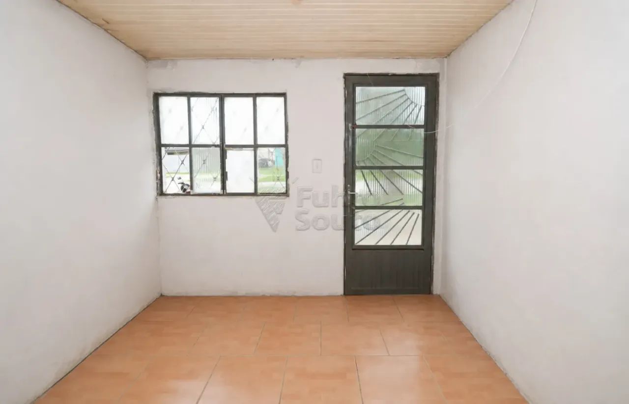 Casa Compacta e Funcional com 1 Dormitório e Pátio no Areal