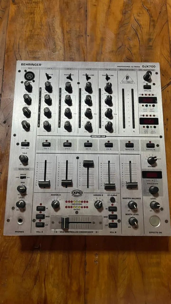 べリンガー　DJミキサー　DJX700 Mixer Behringer DJX700 - Instrumentos musicais - Vila Franko