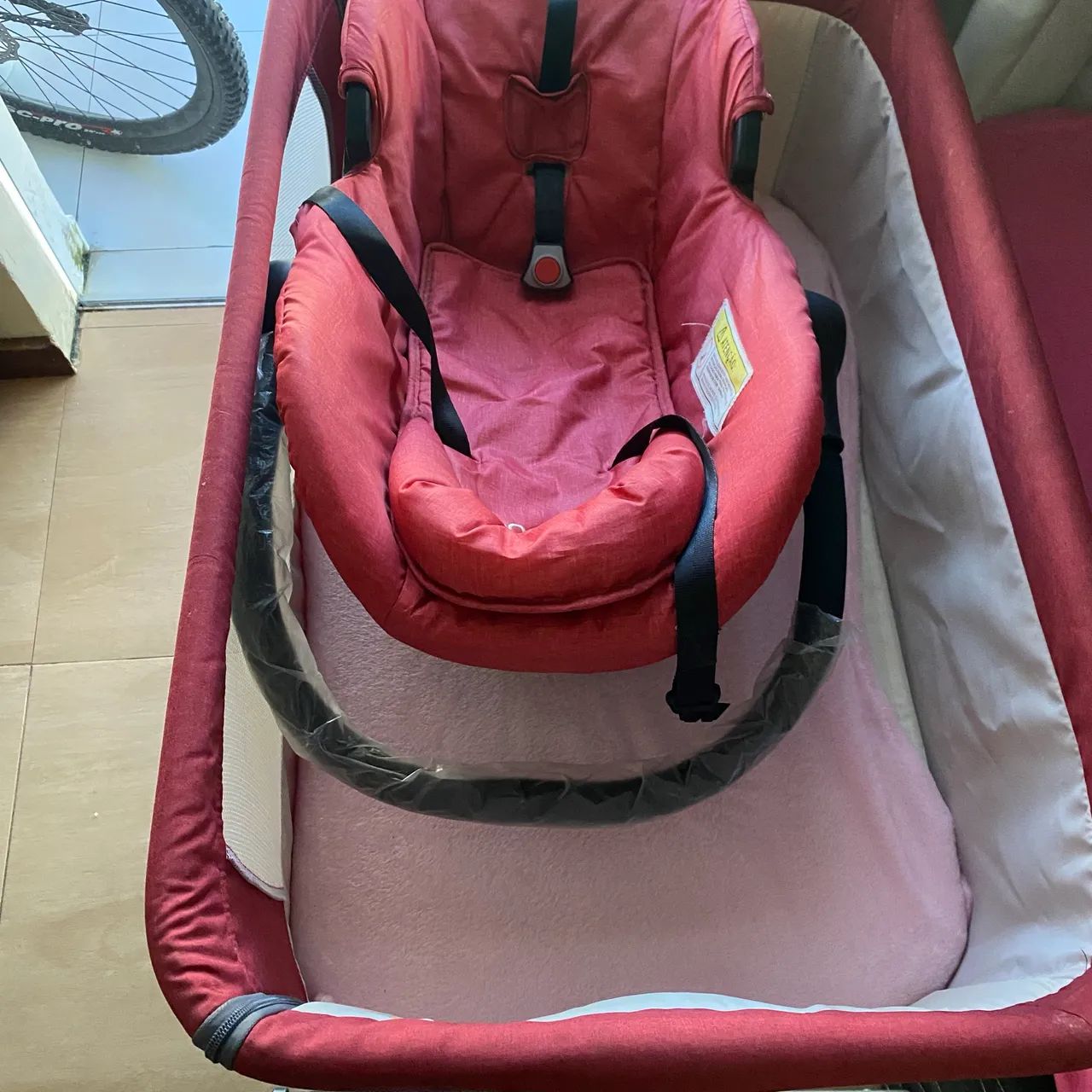 Kit ( bebe comfort , berço e carrinho  - Foto 2