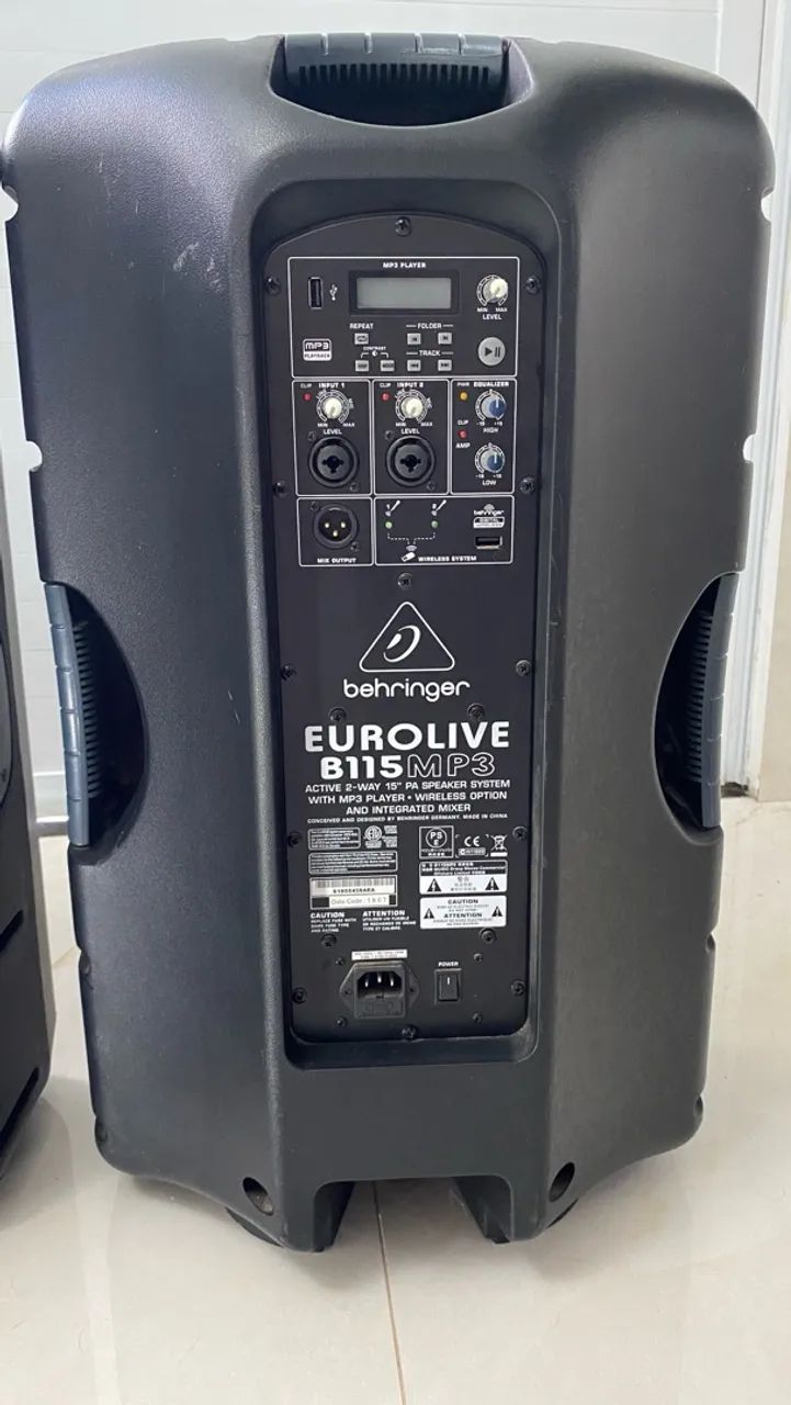 (Par de caixas ativas) BEHRINGER B115MP3 - Foto 4