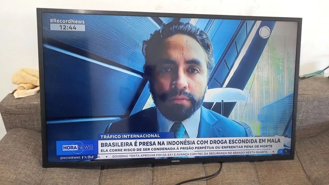 vende se uma tv smart 43 polegadas Samsung 1.250
